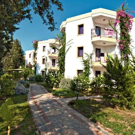 Club La Luna Hotel 4*